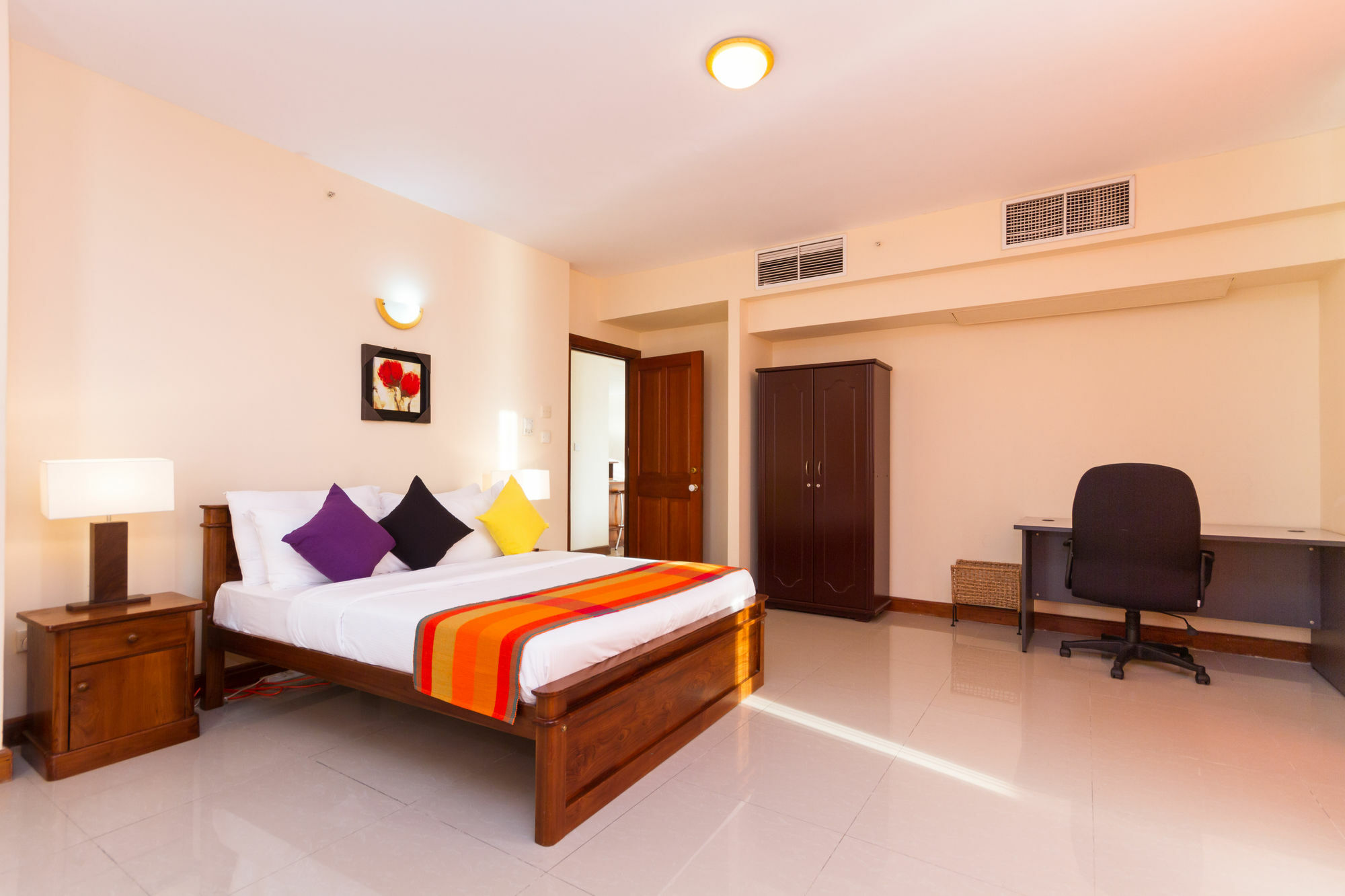 Crescat Residencies Apartment Коломбо Екстериор снимка