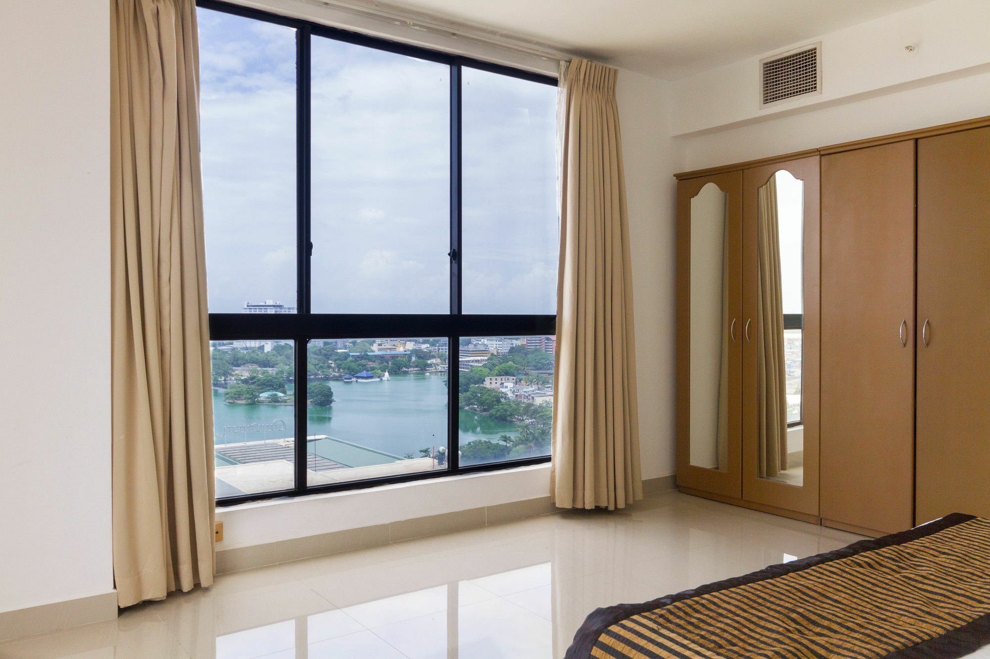 Crescat Residencies Apartment Коломбо Екстериор снимка