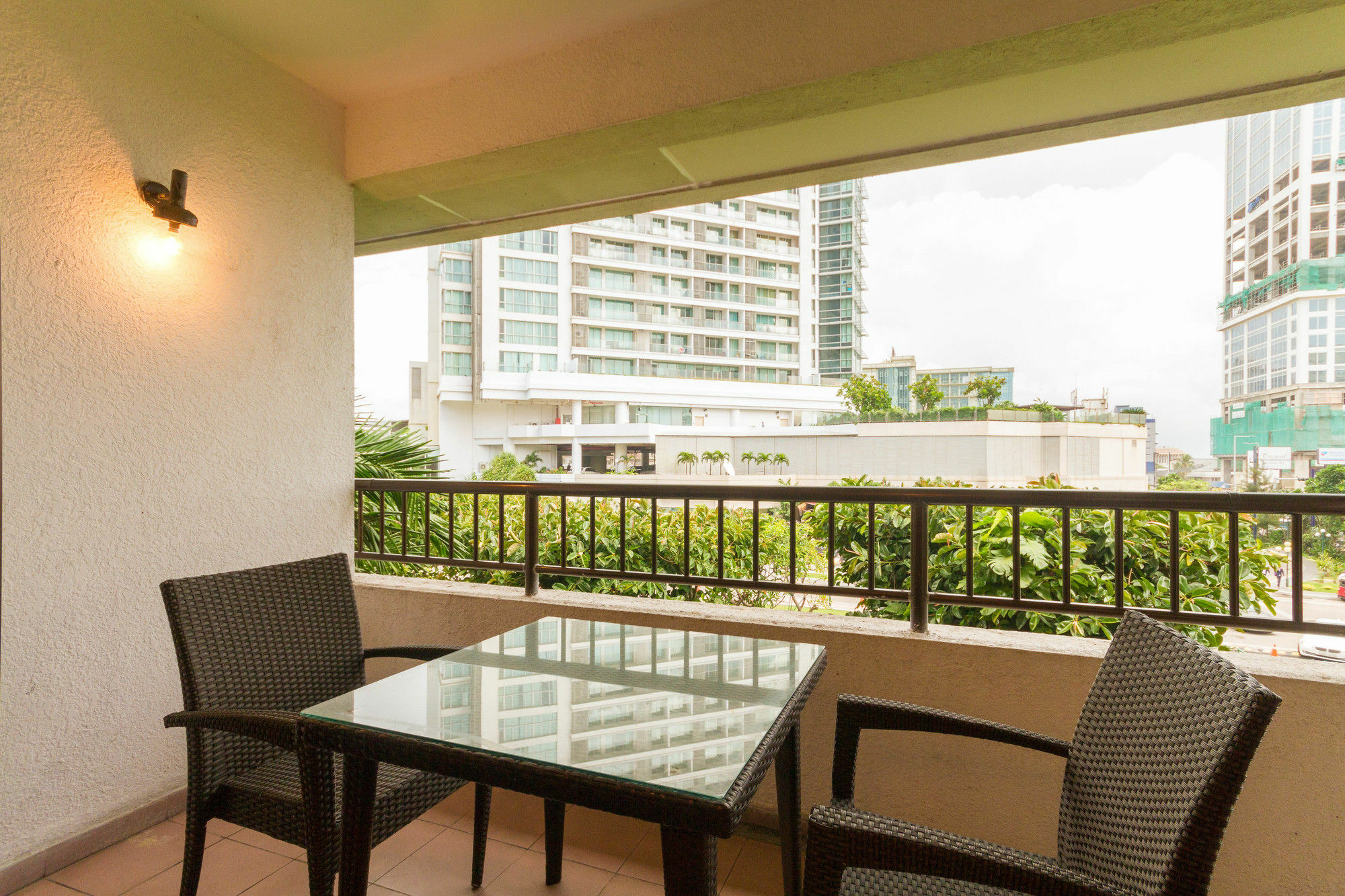Crescat Residencies Apartment Коломбо Екстериор снимка