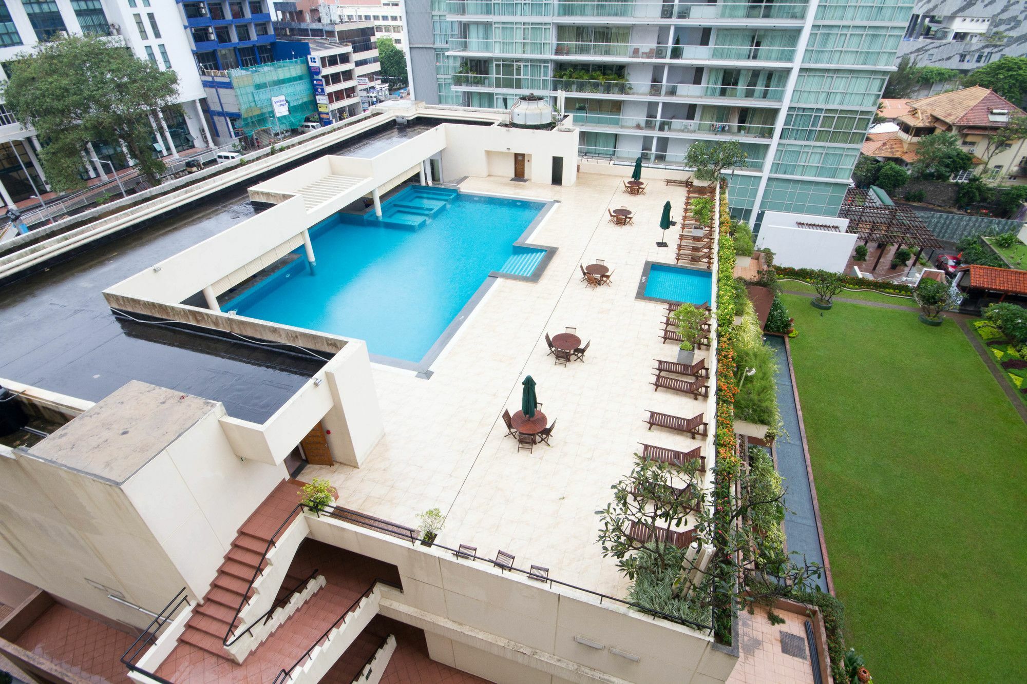 Crescat Residencies Apartment Коломбо Екстериор снимка