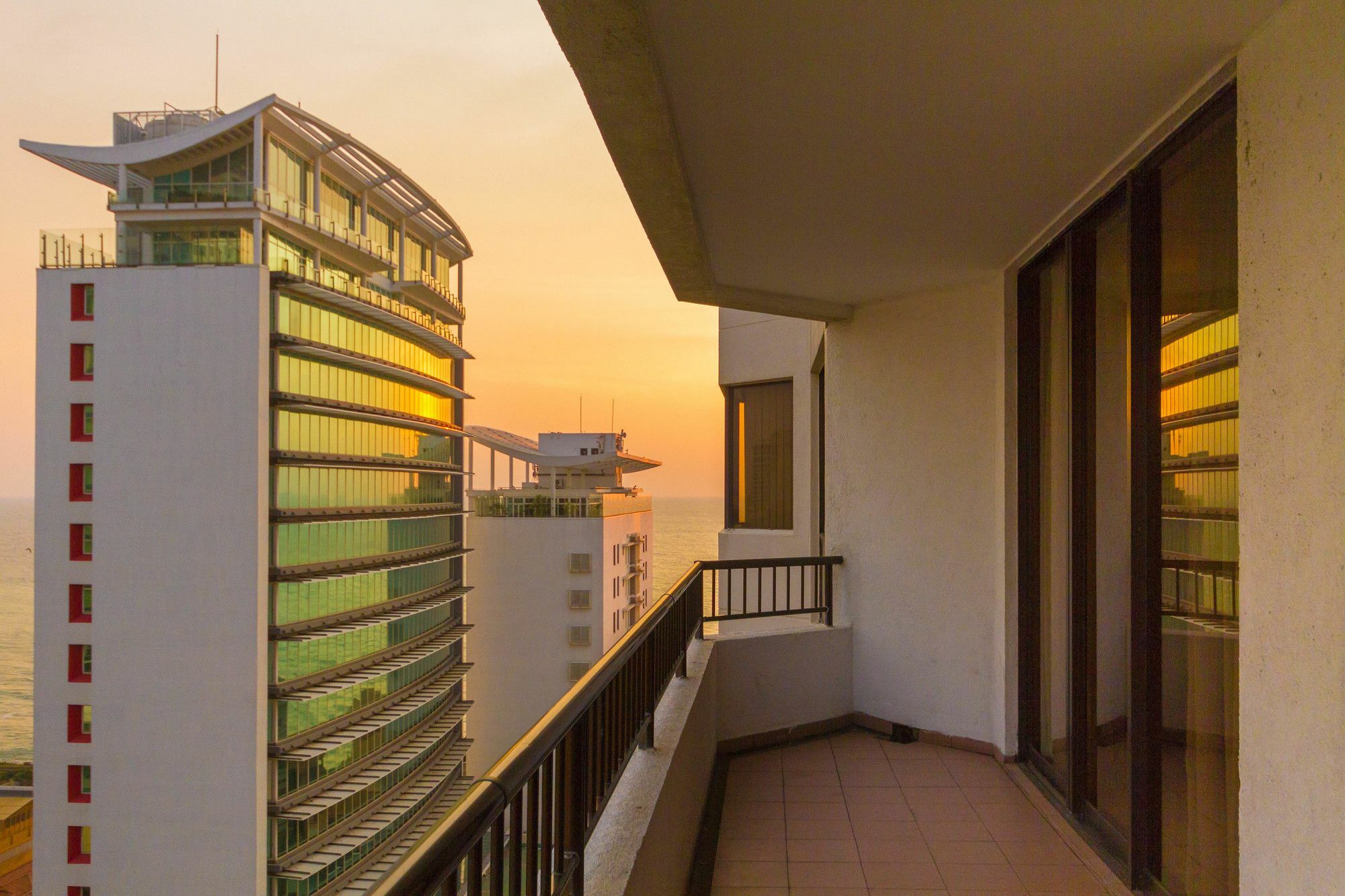 Crescat Residencies Apartment Коломбо Екстериор снимка