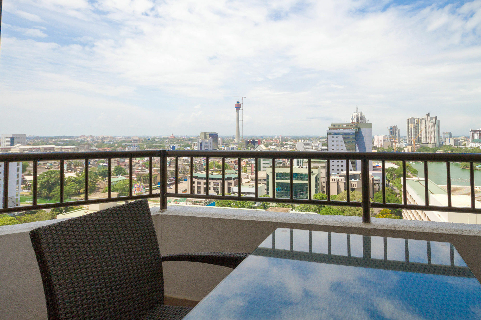 Crescat Residencies Apartment Коломбо Екстериор снимка